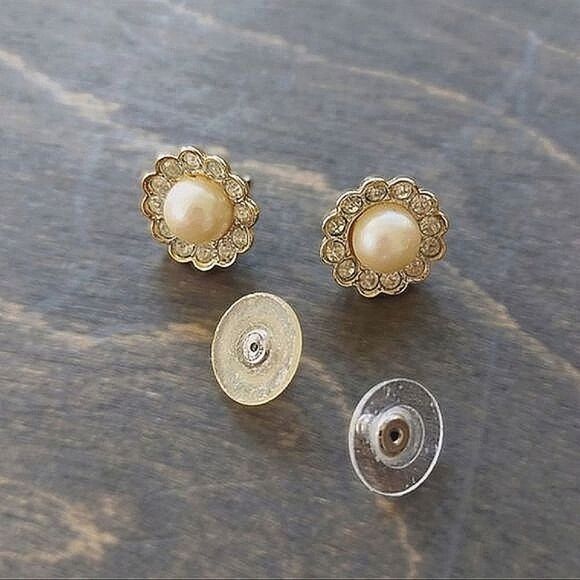 Vtg cultured pearl and rhinestone gold tone halo studs - Picture 1 of 7